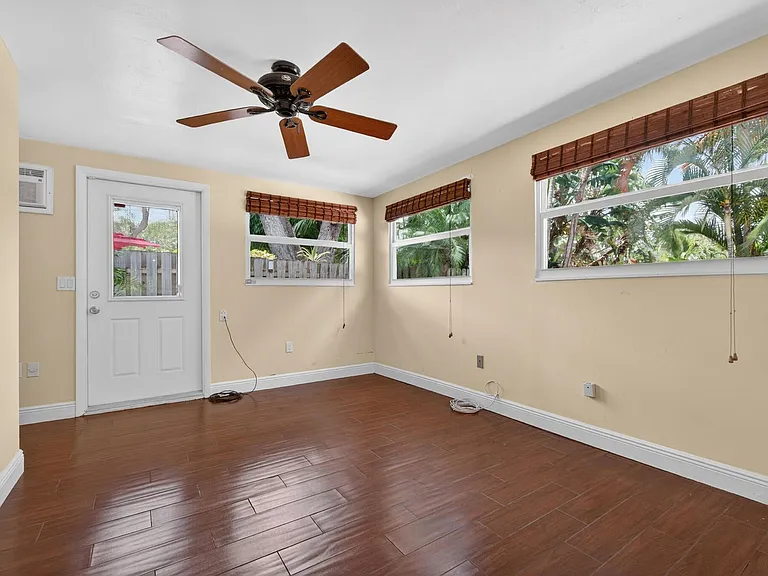 701 SW 5th St #701 — Photo 5