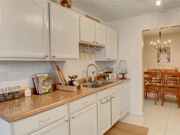 4th image of 2771 NW 42nd Avenue #1245