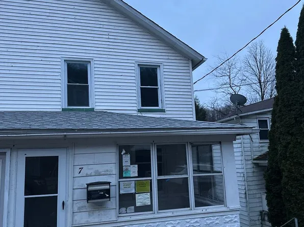 7 Arch St #9, Glen Lyon, PA 18617