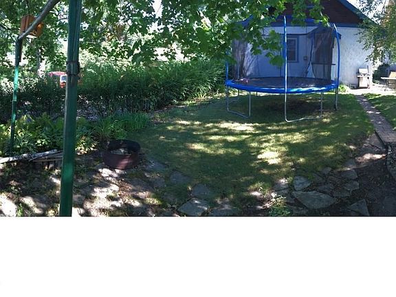 3rd image of 101 Rose Ave W