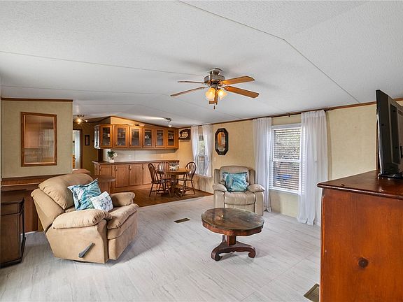 4th image of 2234 Kirby Rd