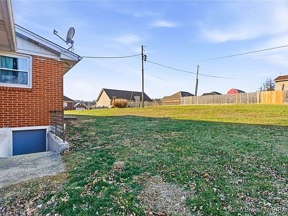 3rd image of 8004 Manor Drive NE