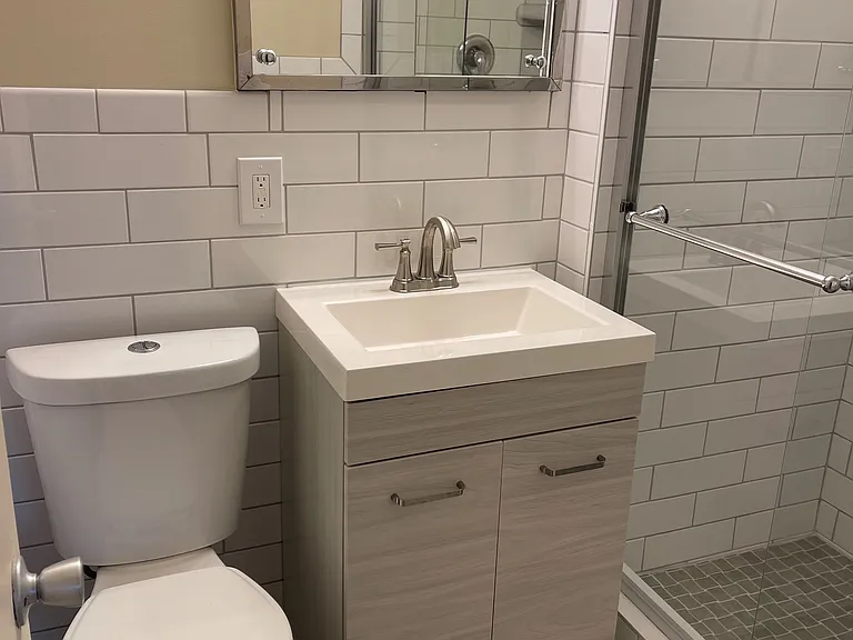 Embassy House Apartments — Photo 12