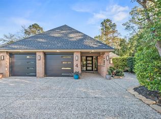 4 Thunderbird Dr, Conroe, TX 77304