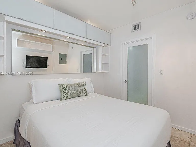 2301 Collins Ave #705 — Photo 20