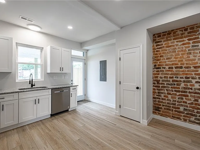 111 S Stafford Ave #B-2 — Photo 11