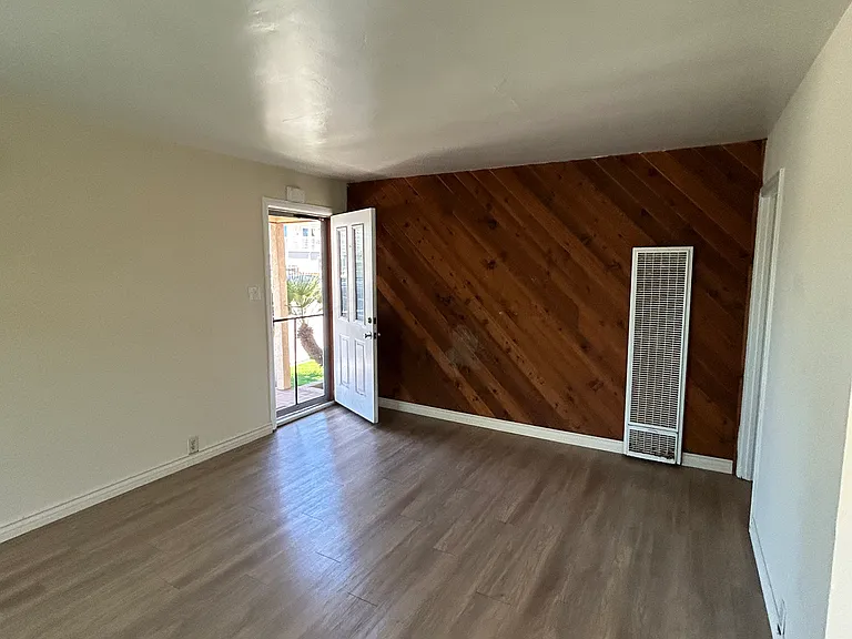 135 Elm Ave — Photo 2