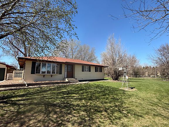 4th image of 1601 N Gale Rd
