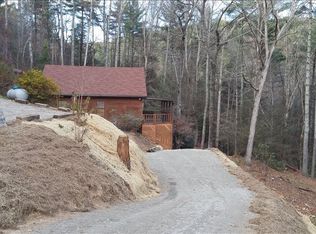 358 Manor Ln, Ellijay, GA 30540