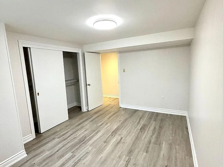 73 Boothbay Cres #LOWERFL — Photo 10