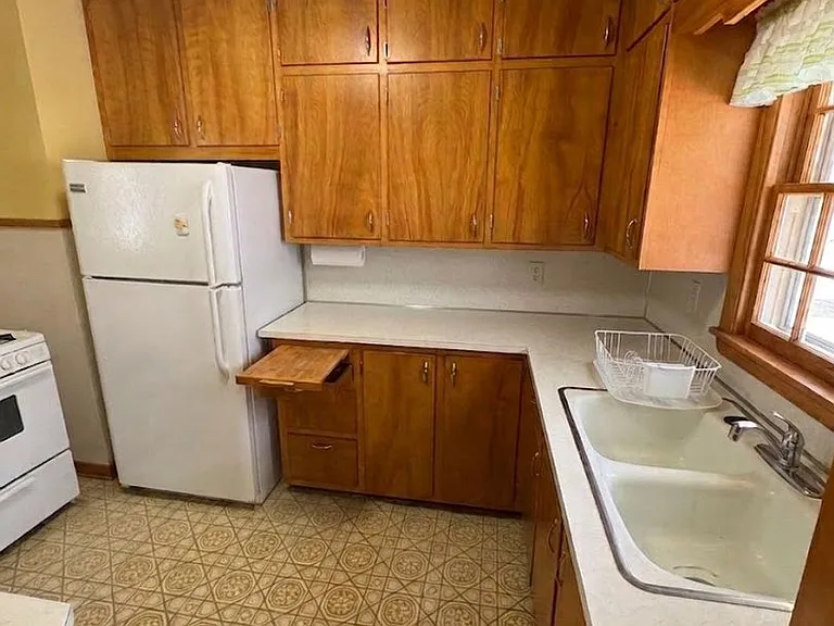 1324 Lyon Ave — Photo 4