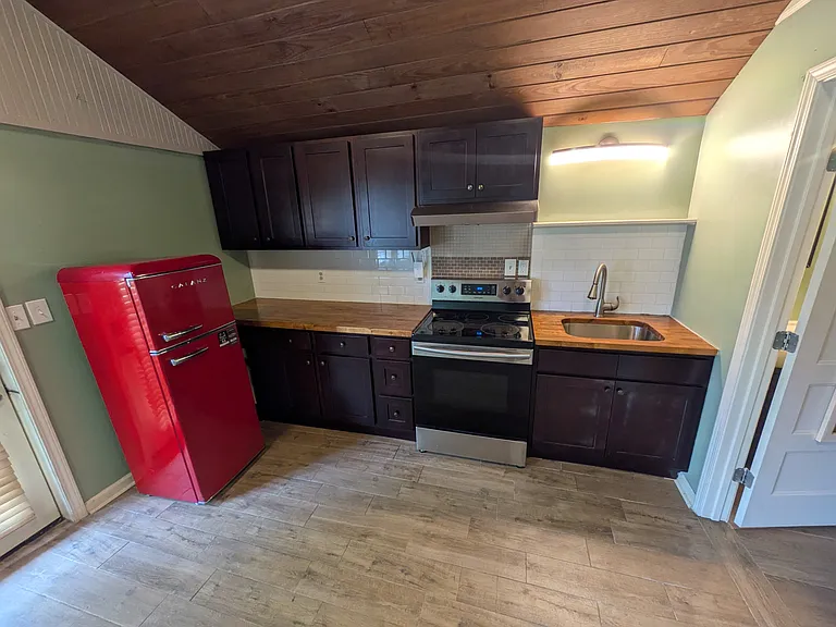 1720 Greenwood Ave #B — Photo 4