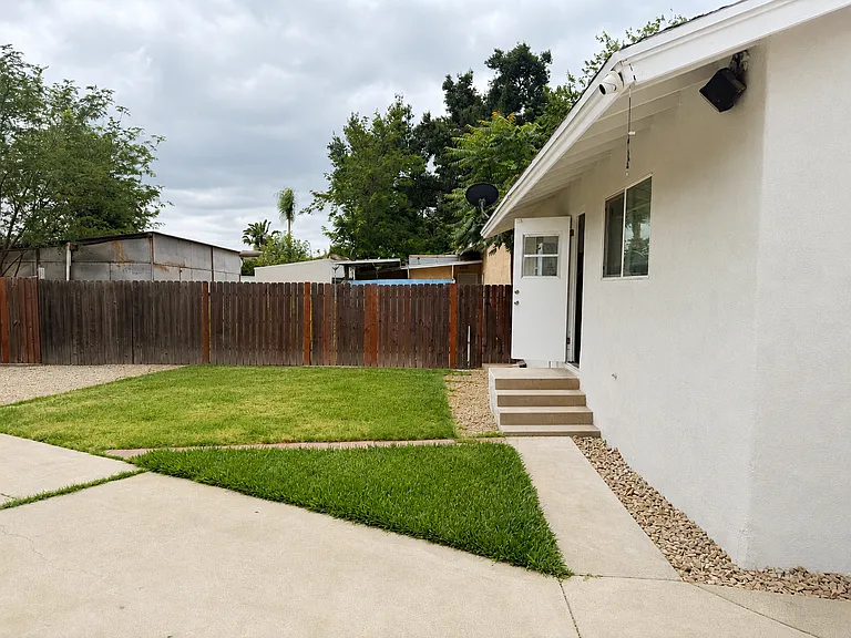 11203 Roswell Ave — Photo 13