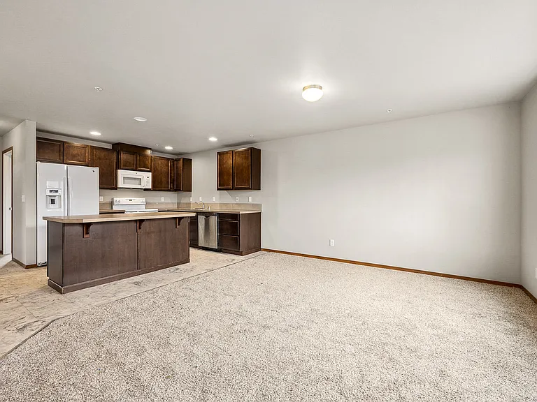 Mandalay Estates — Photo 11