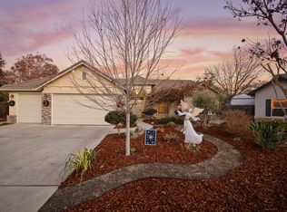 515 W Country Ct, Visalia, CA 93277