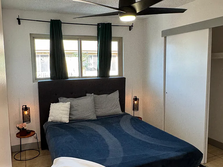 QUEEN SIZE BED