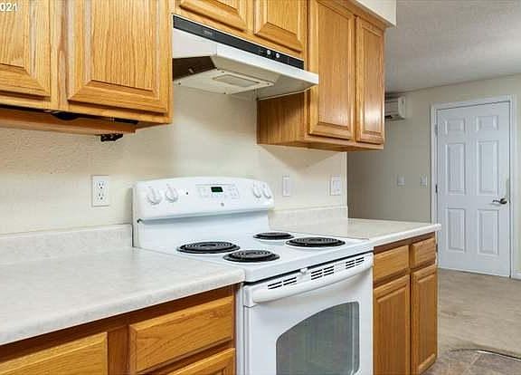 5th image of 902 SE 118th Ct