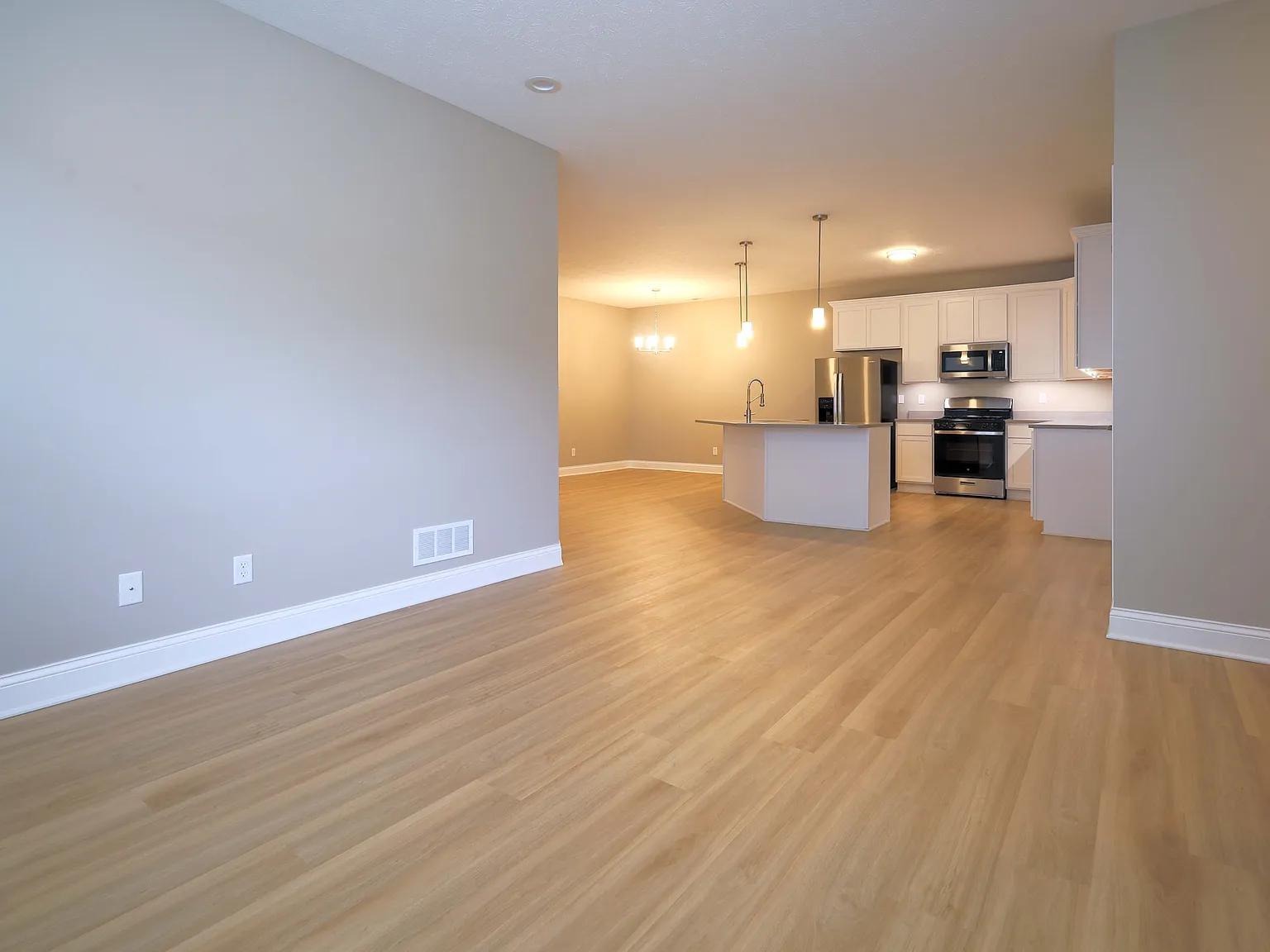 3 bed, 1500 sqft, $2,300 — Photo 4