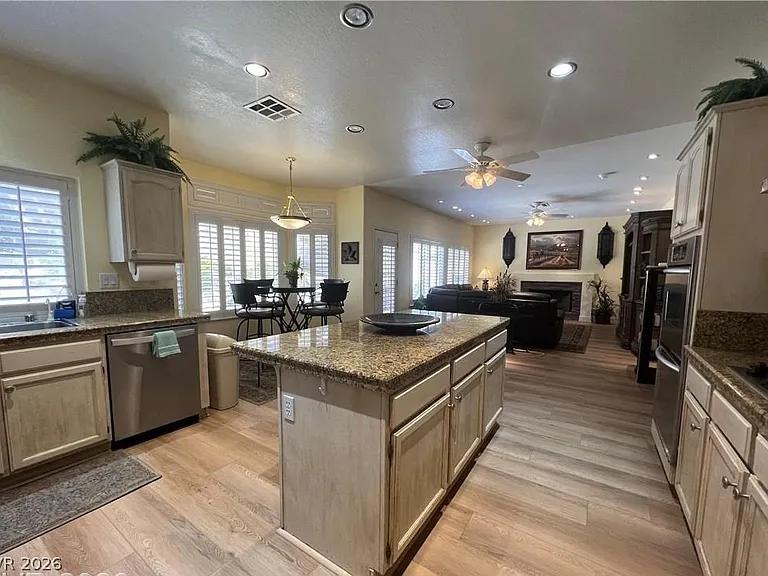 7611 Cougar Creek Cir — Photo 3