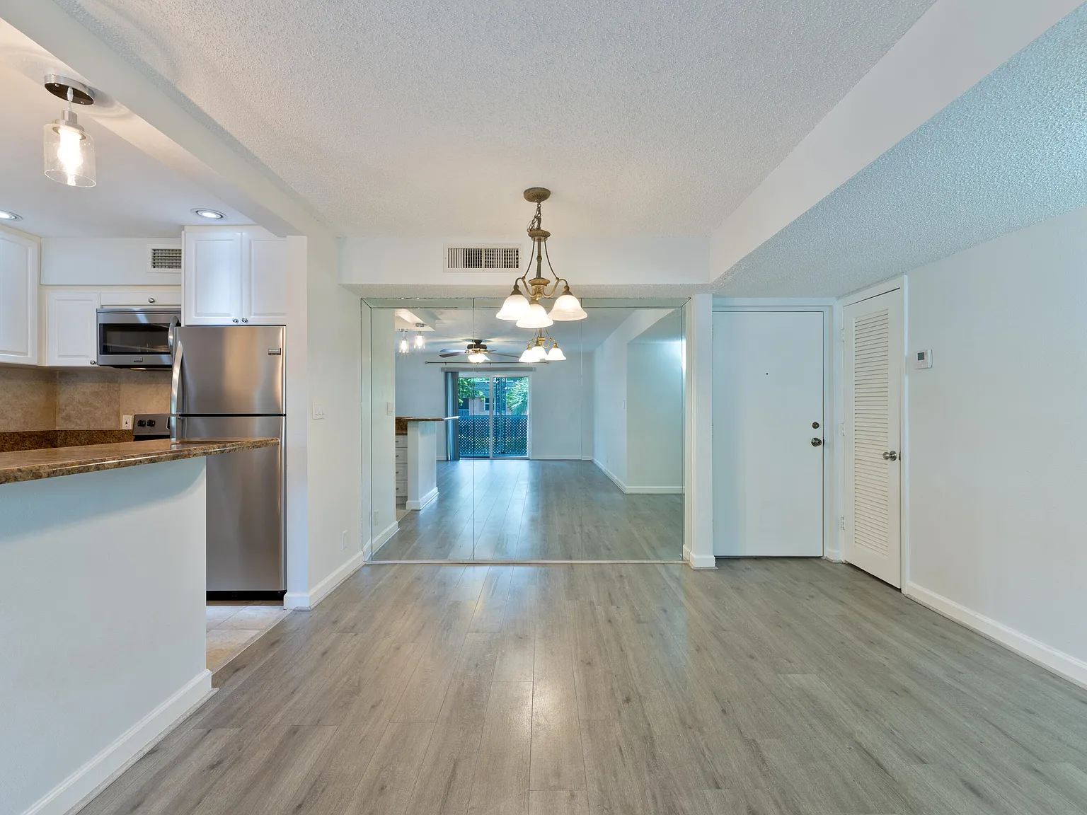 2 bed, 2.0 bath, 936 sqft, $2,100 — Photo 4