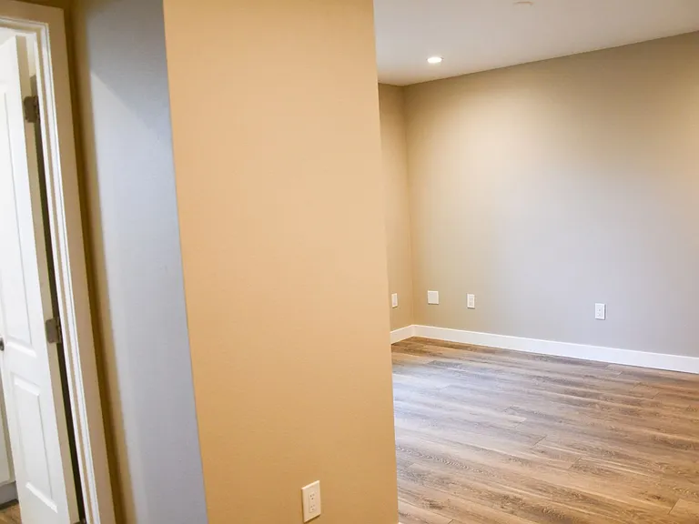 874 N Orange St — Photo 16