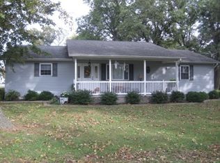 410 W Darr St, Fairfield, IL 62837