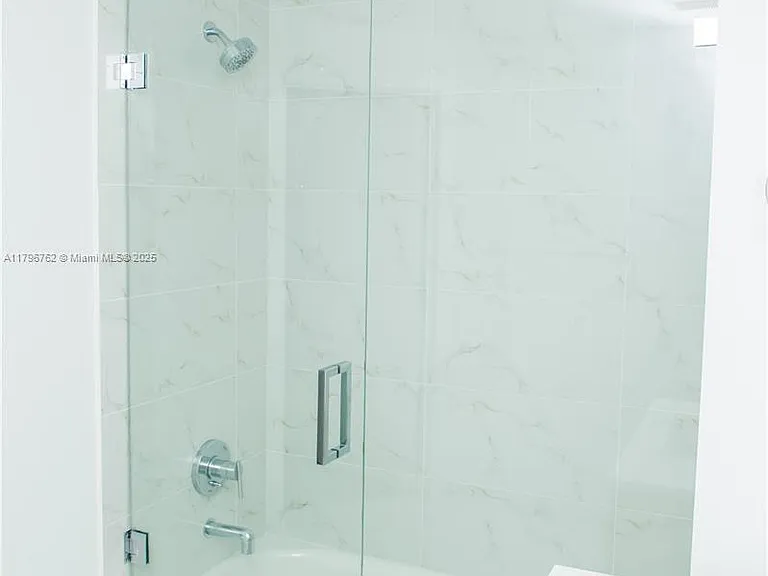 16385 Biscayne Blvd #2615 — Photo 35