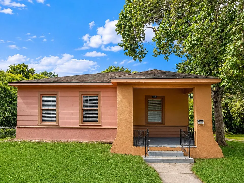 1023 W French Pl