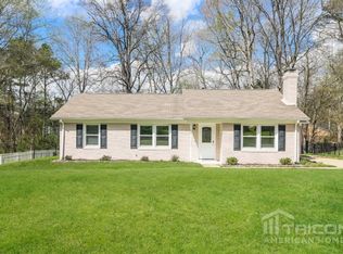 6426 Round Hill Rd, Charlotte, NC 28211