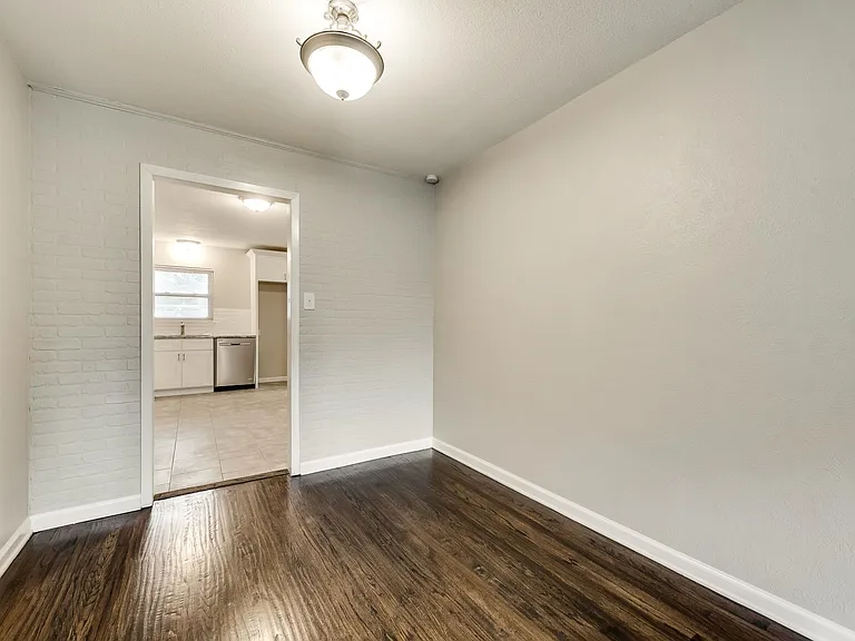 2536 Maverick Ave — Photo 9
