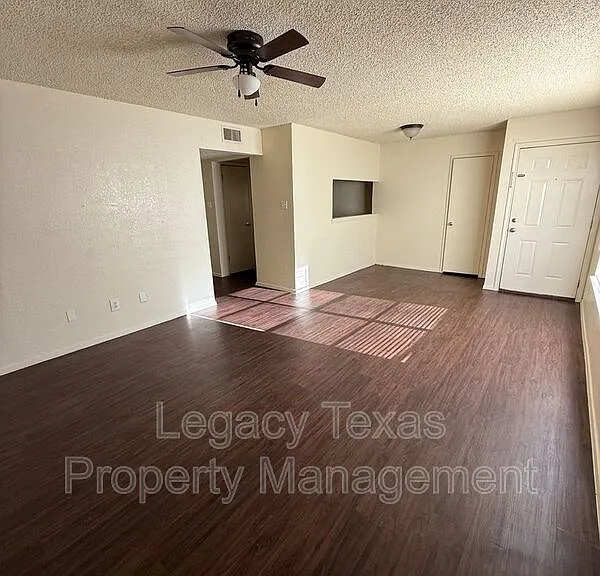 1713 Short St #A — Photo 1
