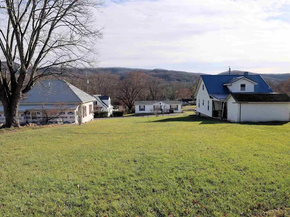 639 5th St NE, Pulaski, VA 24301