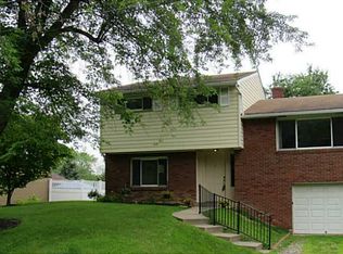 103 Crosstree Rd, Coraopolis, PA 15108