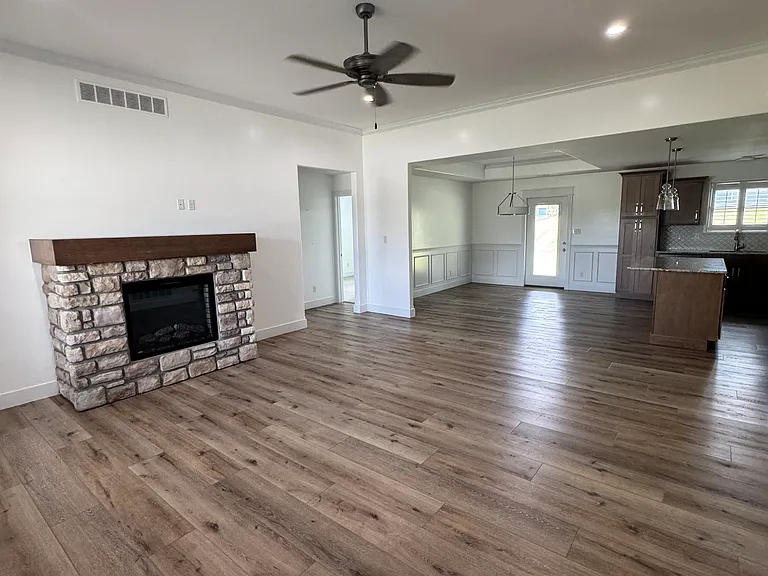 4806 Winrose Ct — Photo 3