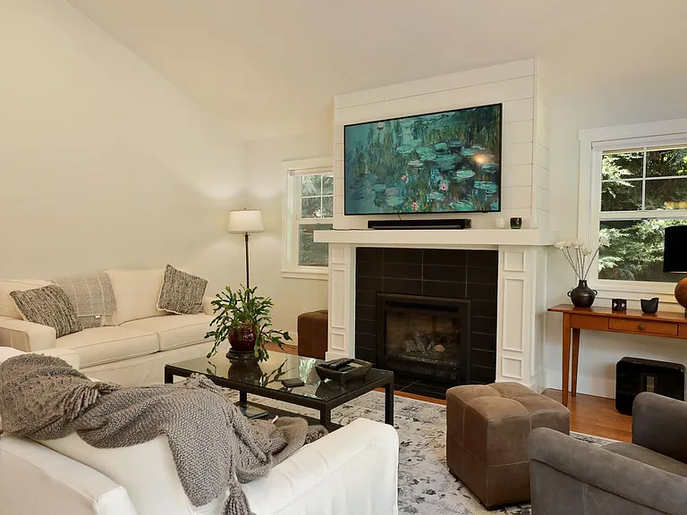 2273 Lori Dr — Photo 8