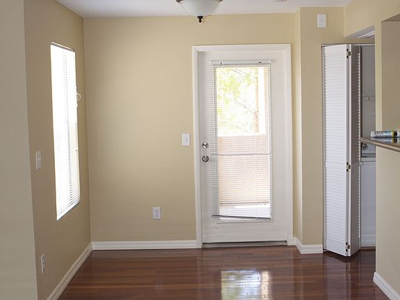 Entry/Dining