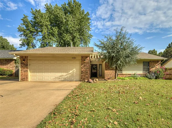 1521 NE 2nd St, Moore, OK 73160