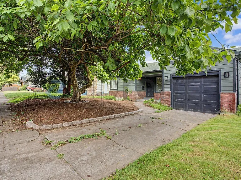 1315 N Russet St — Photo 1