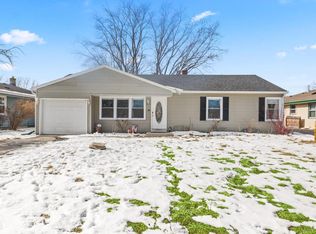 4637 N 101st St, Wauwatosa, WI 53225