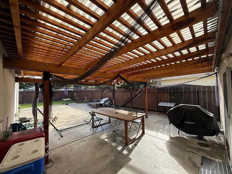 810 Keith Ln — Photo 9