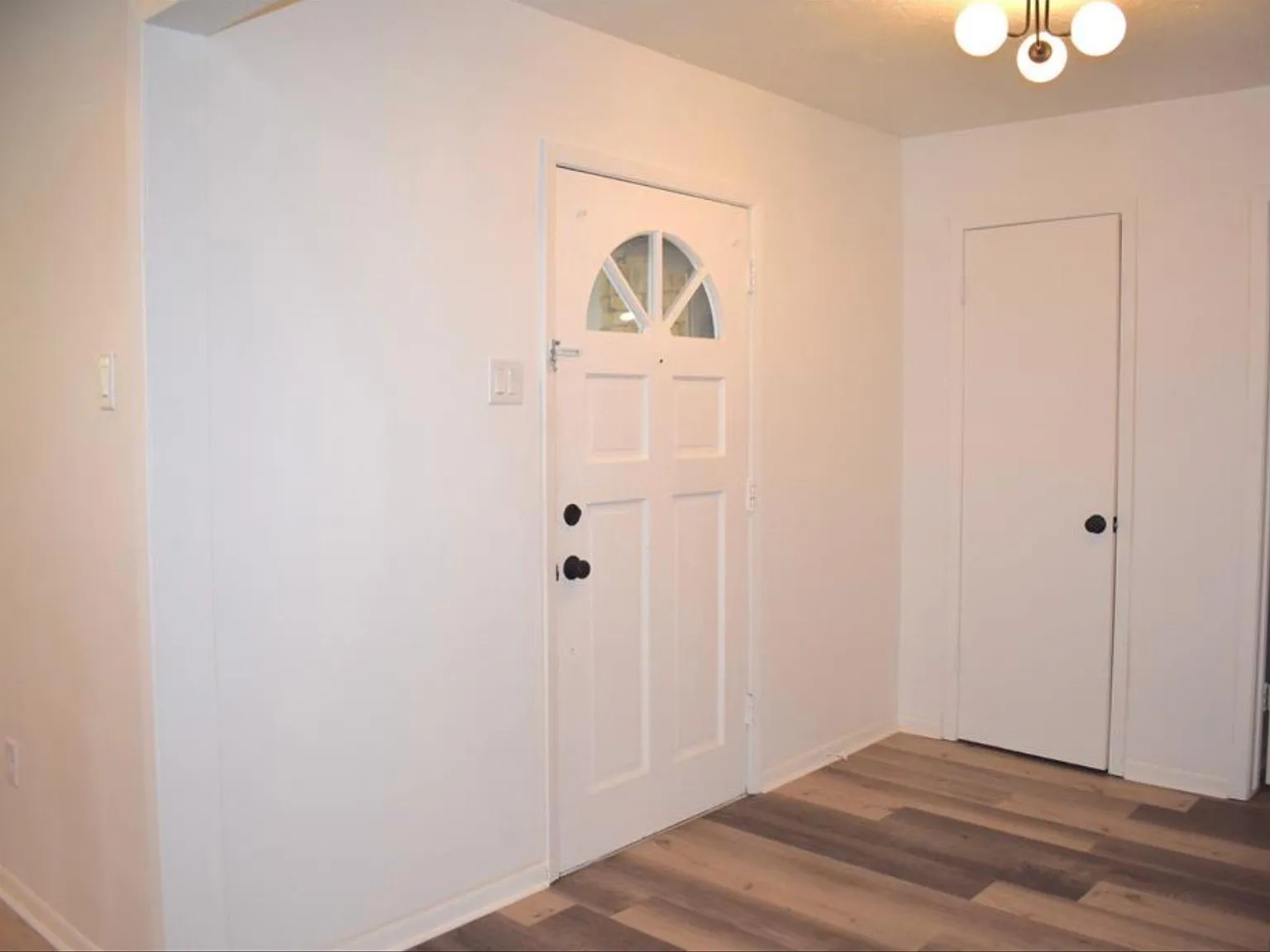 3 bed, 2.0 bath, 2752 sqft, $2,400 — Photo 3