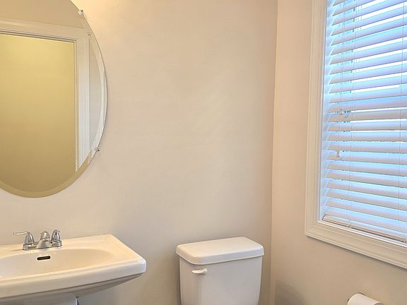 5th image of 215 Claudia Dr