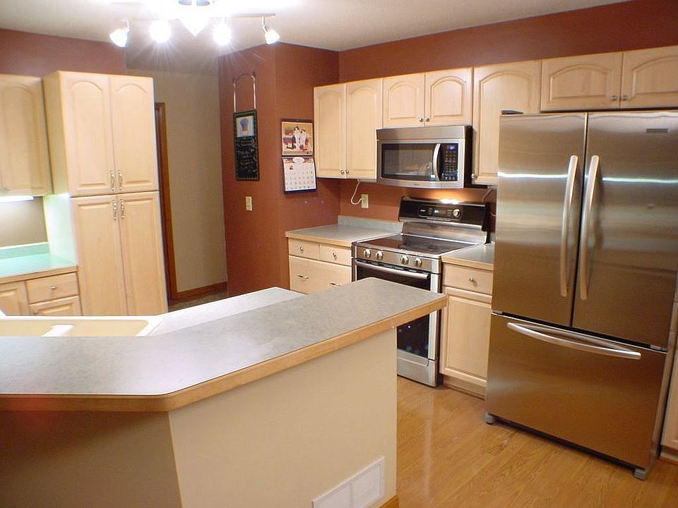 All new stainless steel kitchen appliances