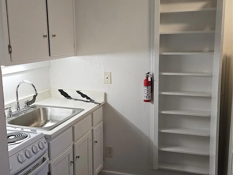 301 Avondale St #28 — Photo 13