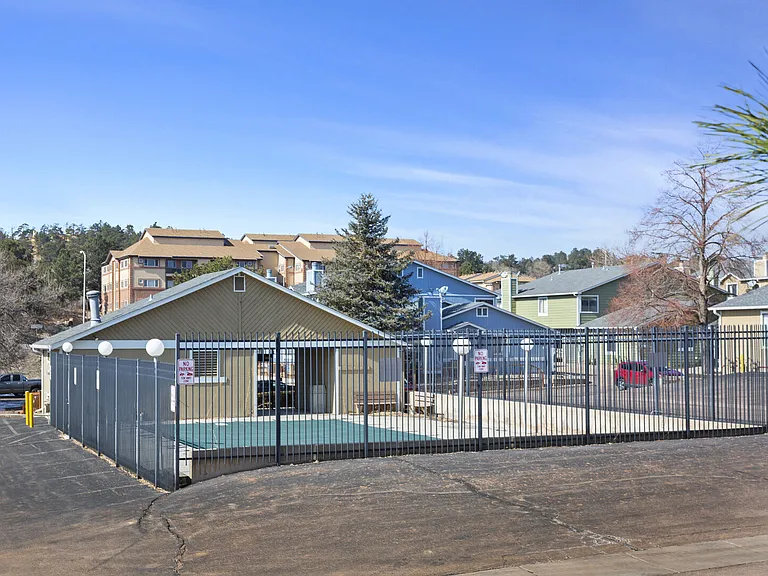 Hearthwood Ln — Photo 15