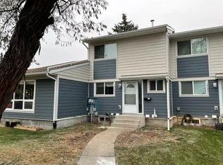 17053 100th St NW #1A, Edmonton, AB T5X4R8