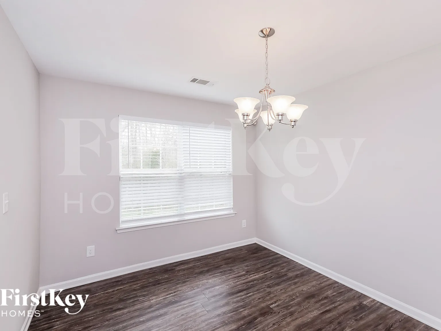4 bed, 2.5 bath, 2092 sqft, $1,880 — Photo 4