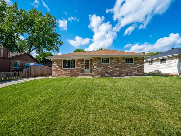 10 E Maxwelton Dr, Des Moines, IA 50315