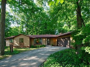 2571 Edgewood Ln, Green Bay, WI 54302