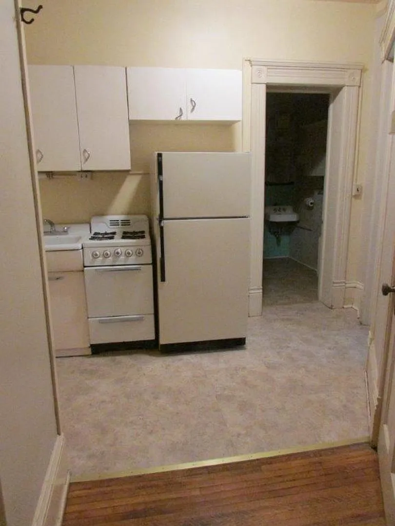 121 East Gilman Street — Photo 4